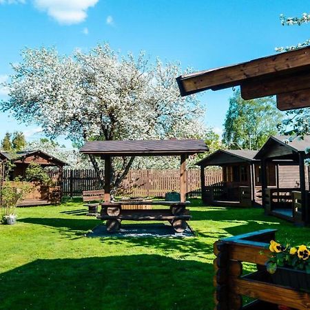 Karjamaa Garden Bungalows Free Parking Pärnu Kültér fotó